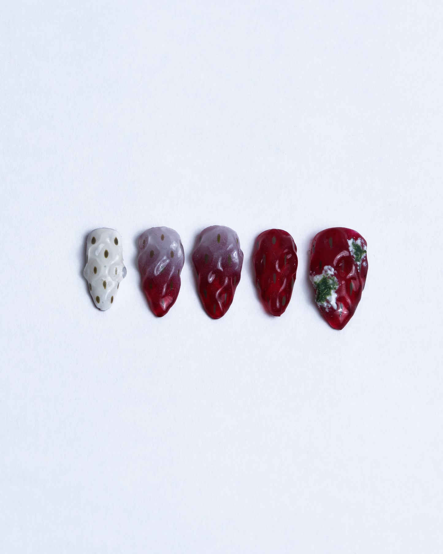 Berry Specturm press on nails - Strawberry Stages Color Transition
