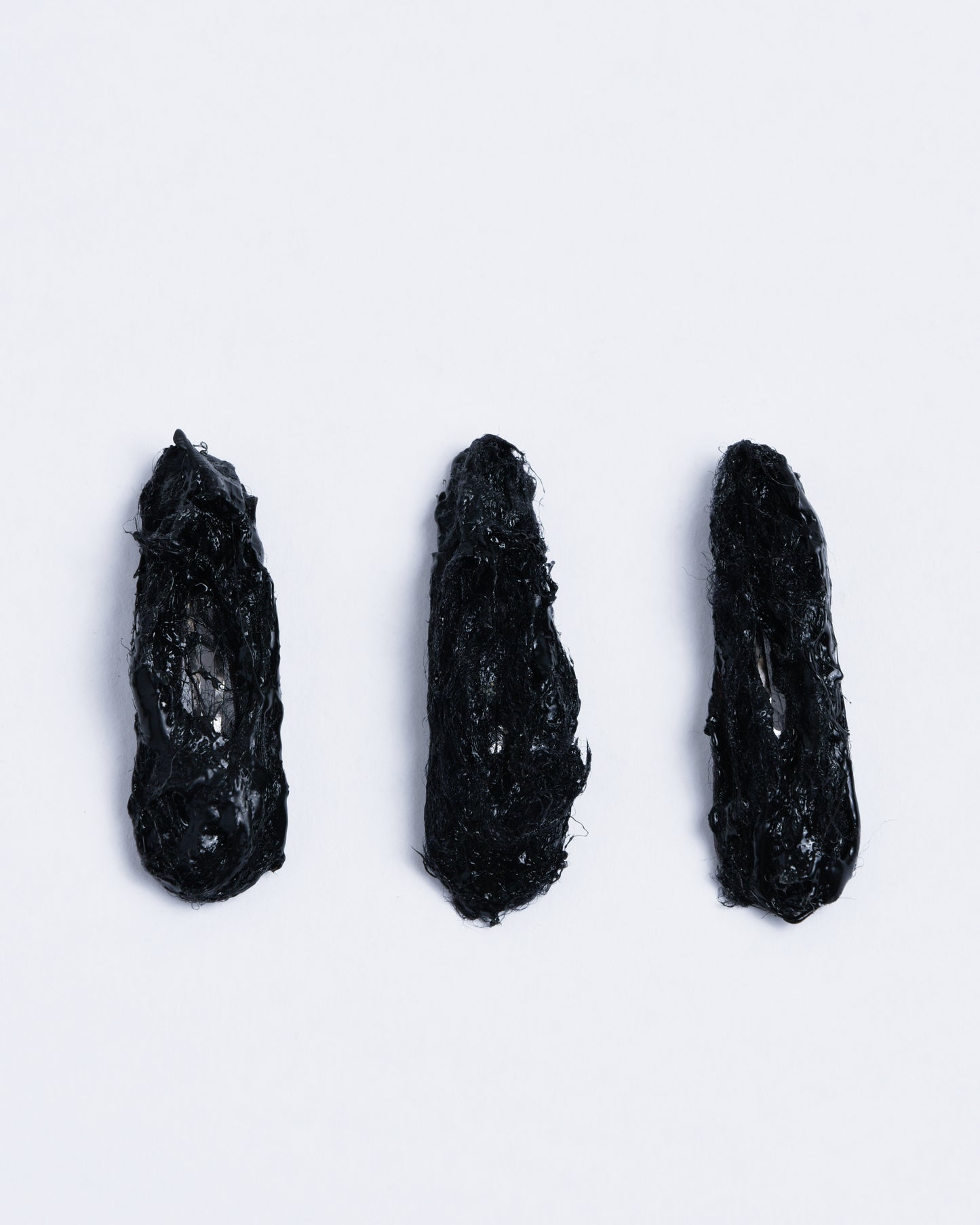 Black Glued hair clips with gummy texture matt