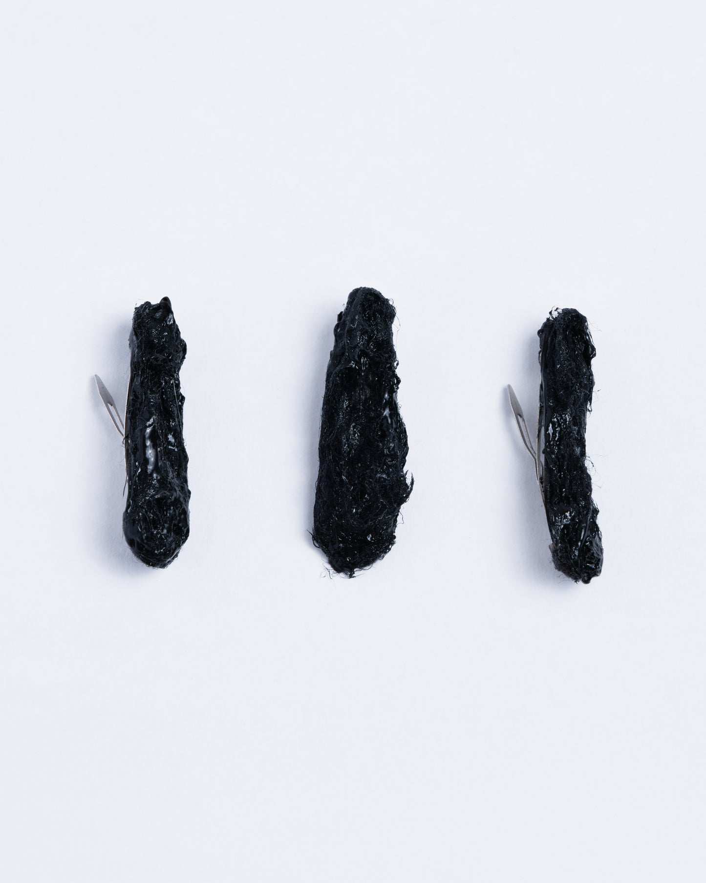 Black Glued hair clips with gummy texture matt