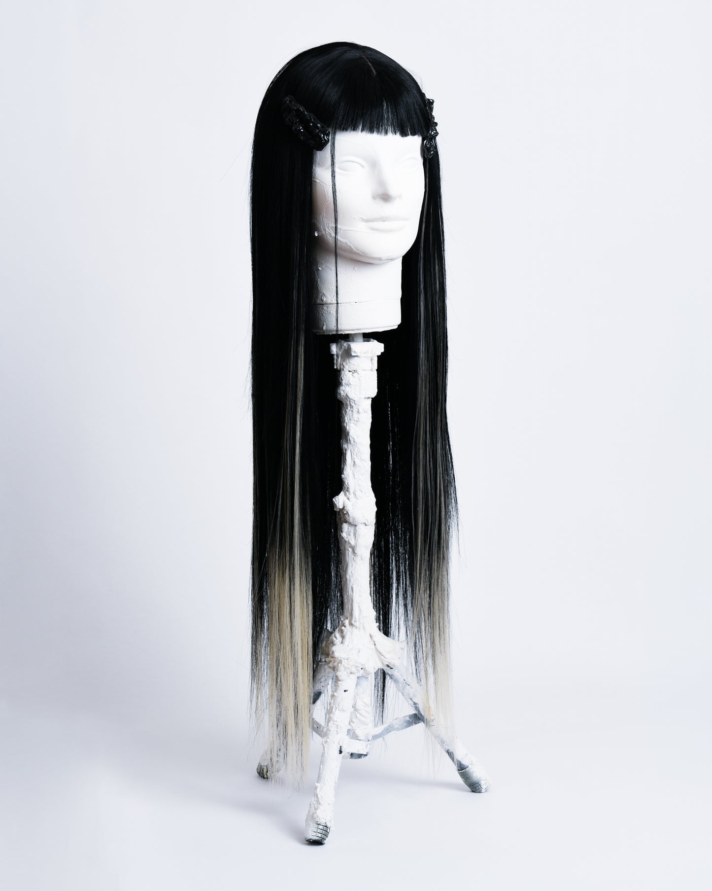 wig with stonewall hairclips